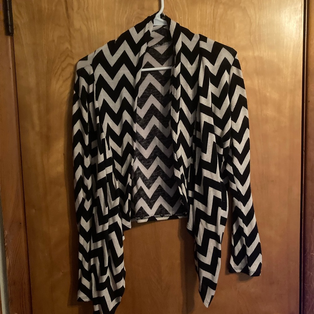 Black and white chevron shaw